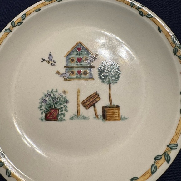 Set of Three Salad Plates from the Thompson Birdhouse Collection - Picture 7 of 9